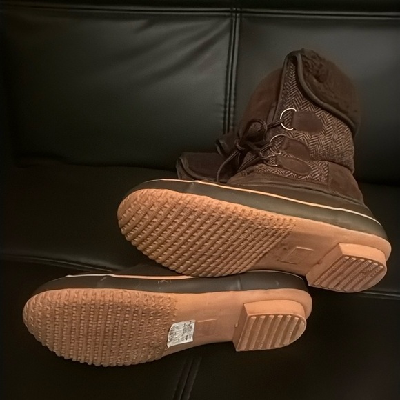 Size 10 Women's Brown Winter Boots - Picture 5 of 12